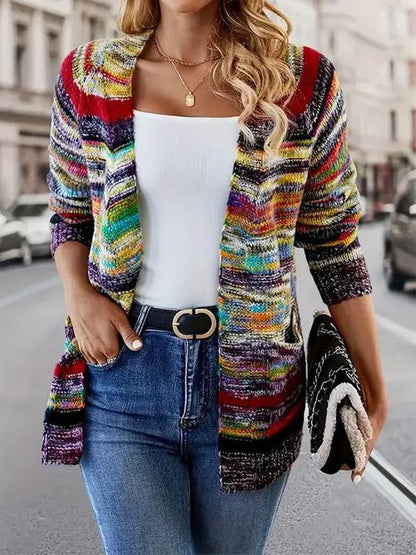Cardigan rouge sans col et à manches longues qui attire le regard