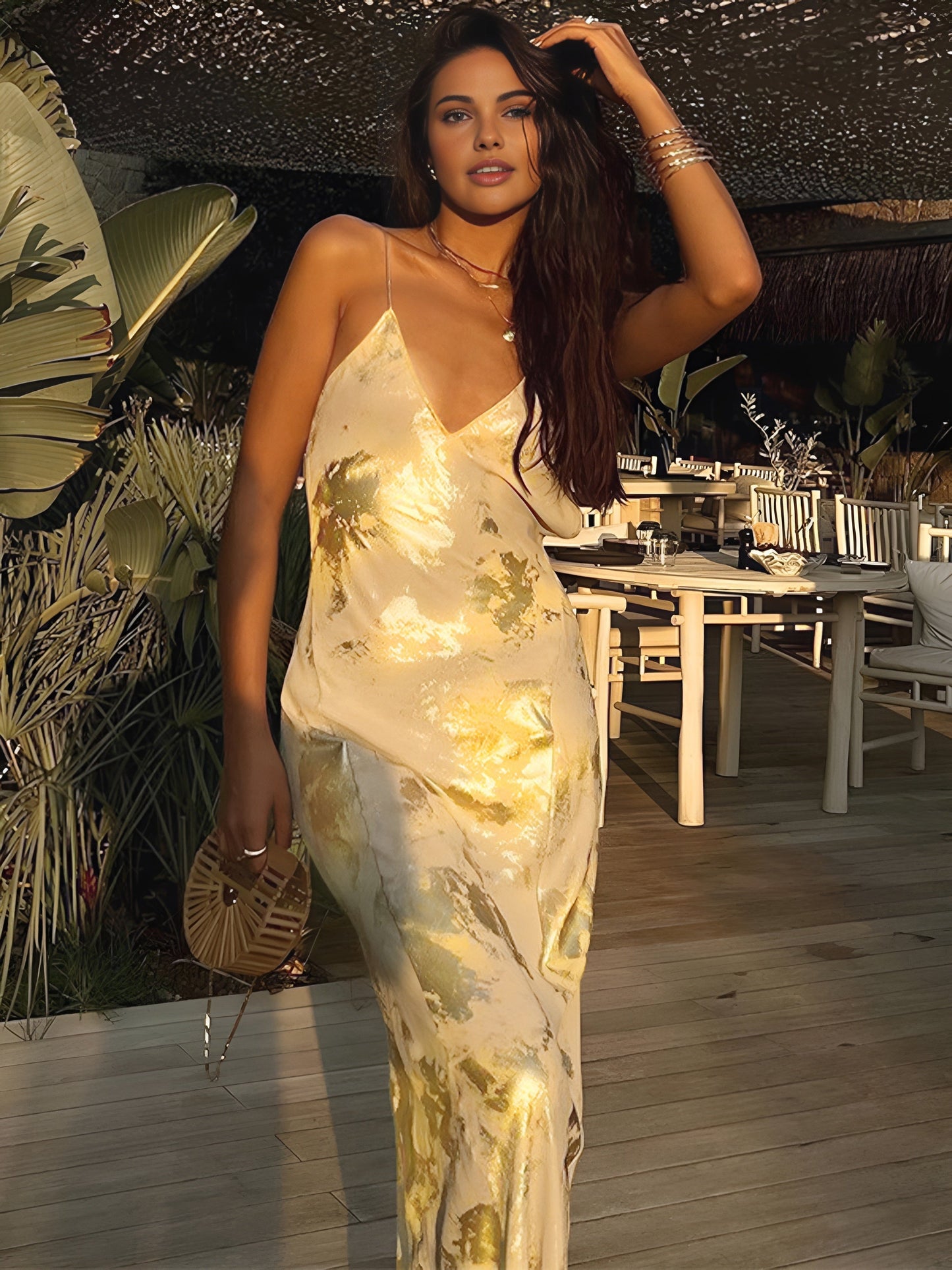 Jade - Imprimé métallique V-cou Halter Maxi Dress