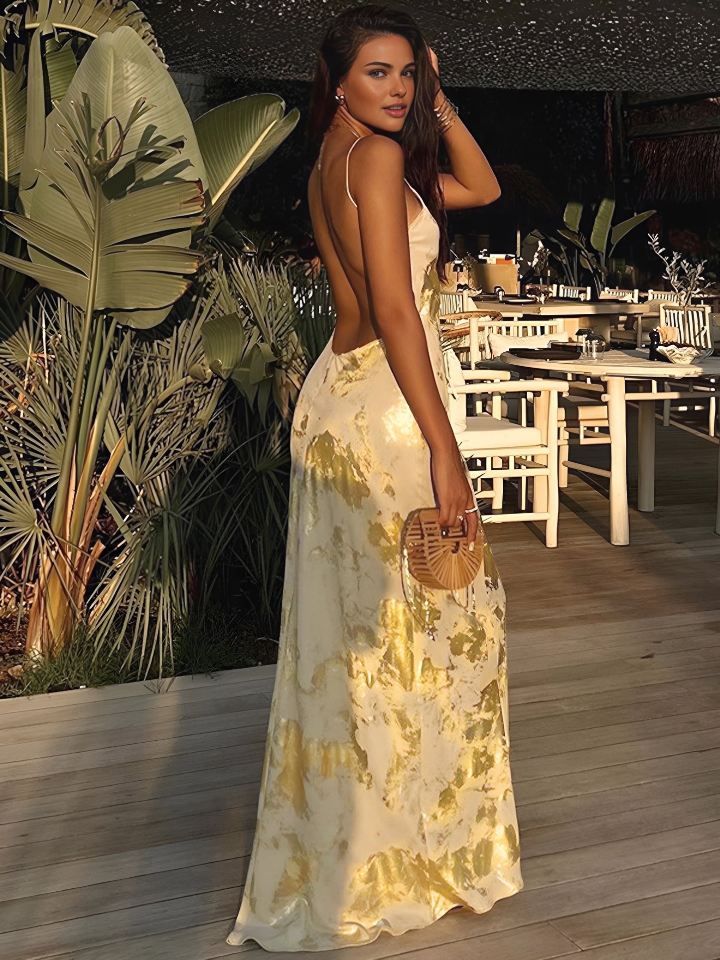 Jade - Imprimé métallique V-cou Halter Maxi Dress